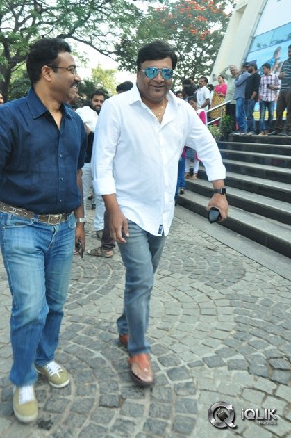 Celebs-at-Khaidi-No-150-Movie-Screening